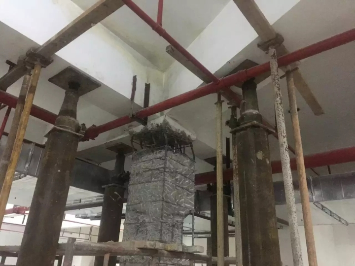 梁植筋加固施工现场