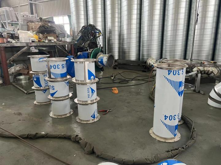 风管系统安装现场