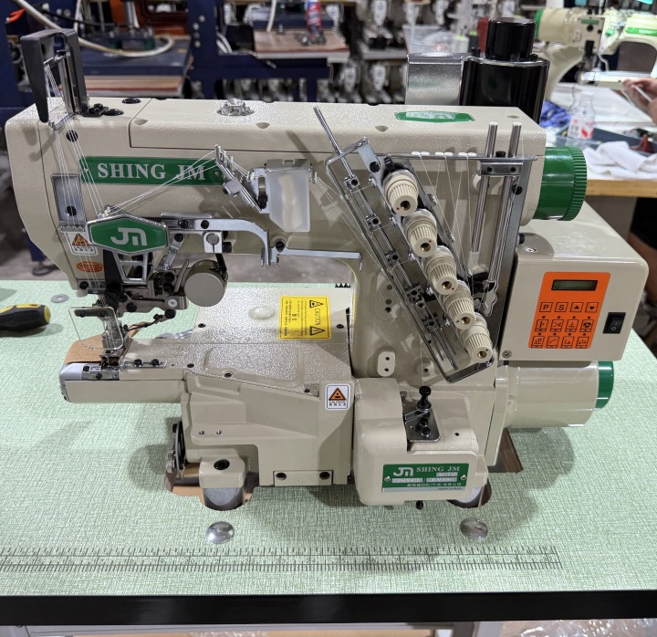 现代化缝纫设备展示