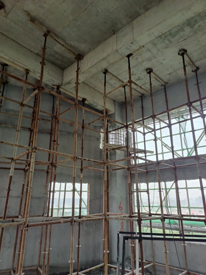 桥梁加固施工现场