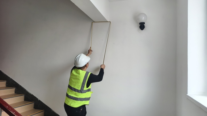 专业外墙检测现场