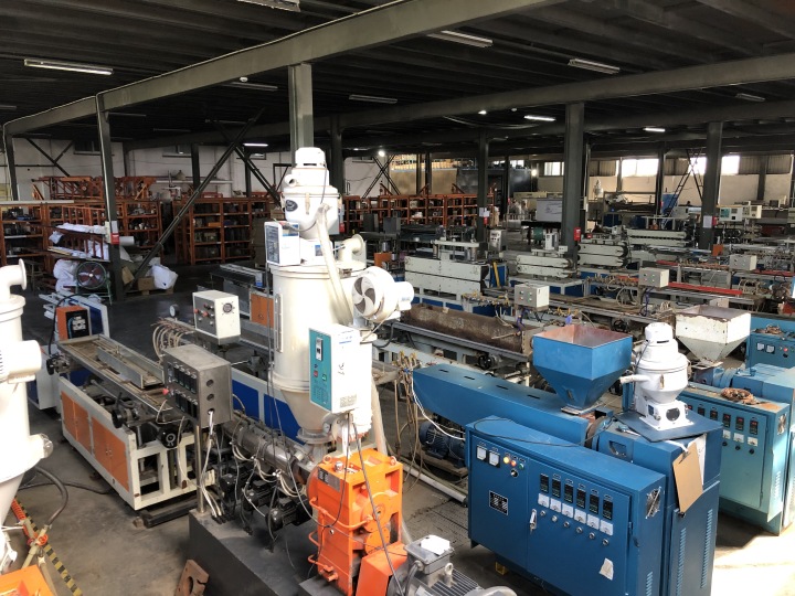 精密塑料挤出件展示