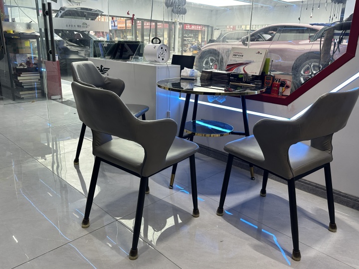 各类龙膜膜材展示，色彩丰富