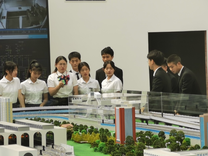 重庆能源职业学院校园环境与实训设施