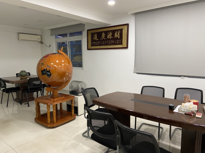 工厂技术团队讨论产品方案