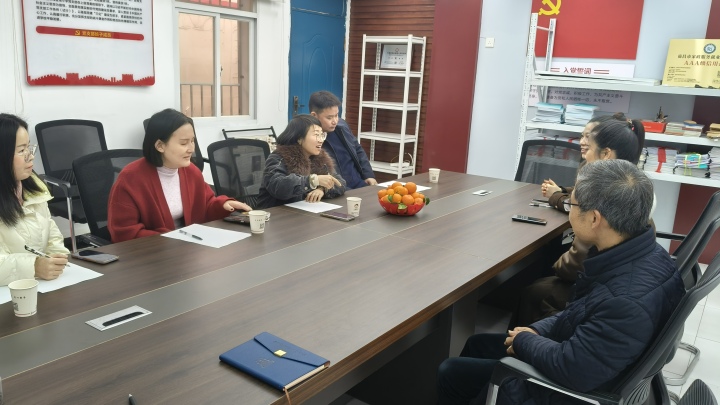 社区养老温馨场景