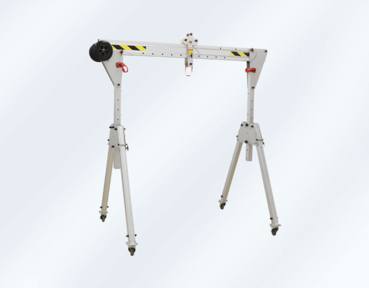 移动龙门吊工作场景示意