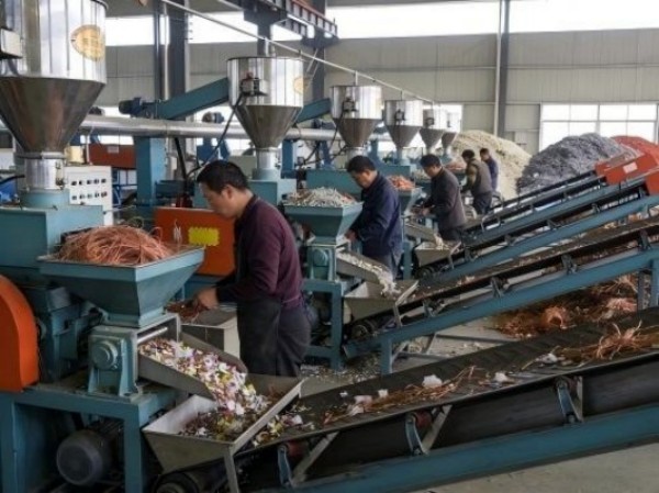 铜米加工厂环保作业现场