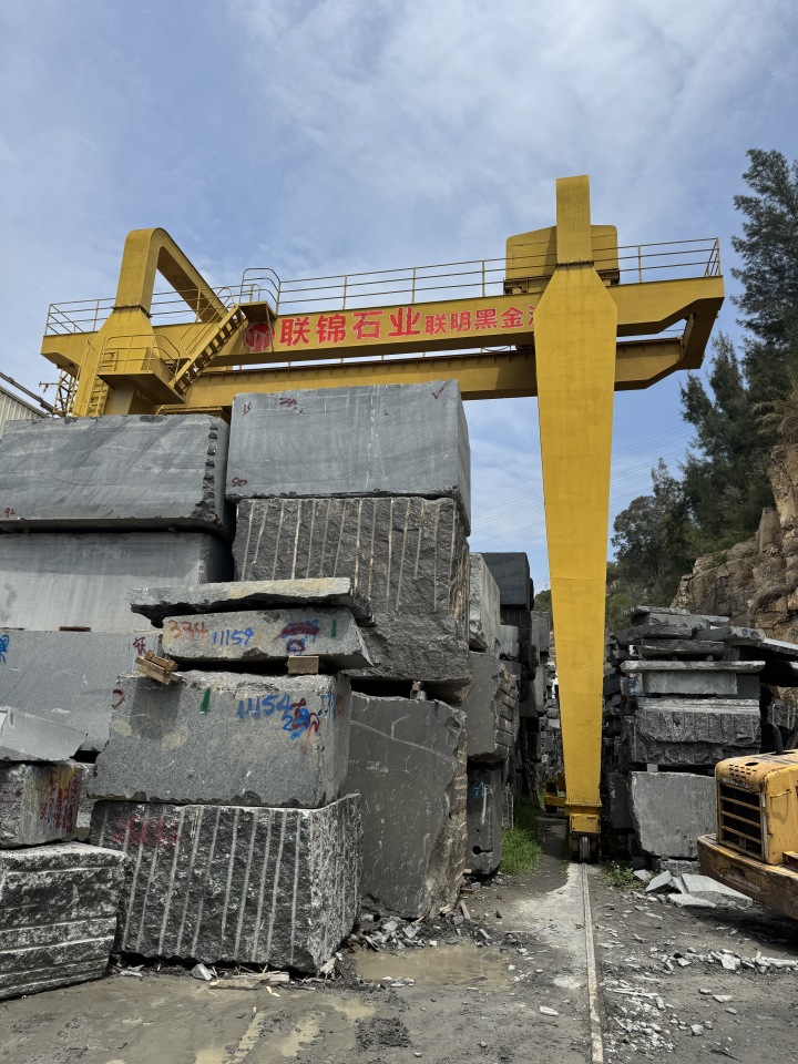 联明石材五轴加工中心与异形构件实拍