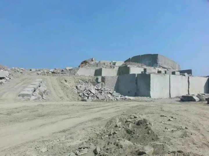 巴西金麻板材加工现场