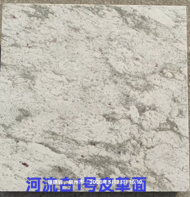 河流白幕墙建筑实景