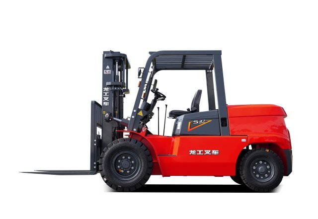 叉车在仓储中作业