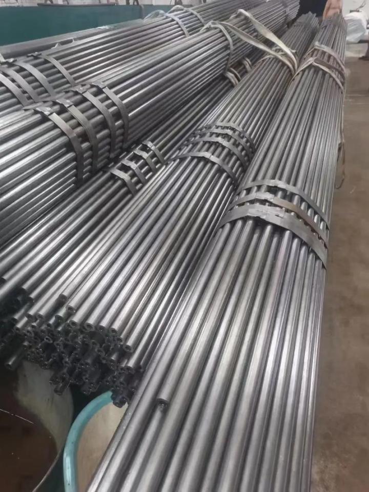 精轧光亮管生产场景