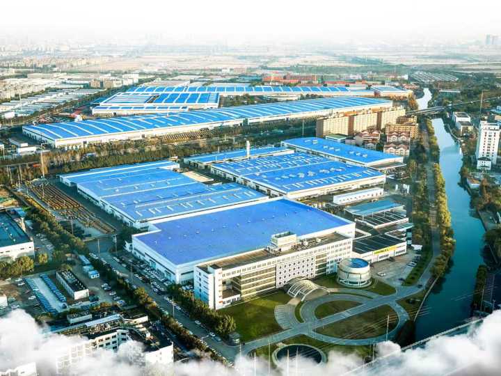 龙工叉车服务工程师现场检修