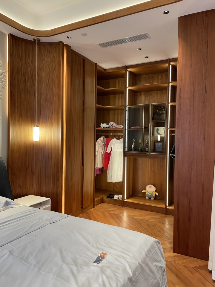 缅甸柚木原料堆场