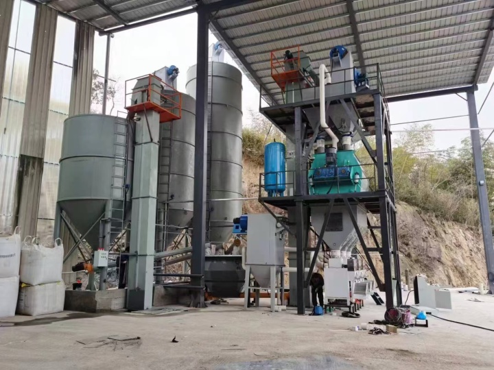 斗式提升机现场安装与调试场景