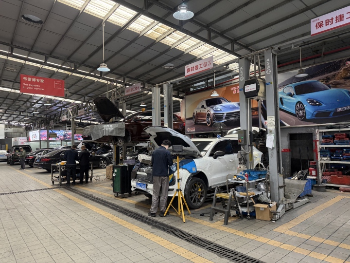 现代化维修车间