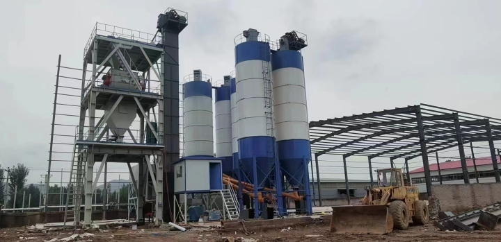 现代化斗式提升机生产加工车间实景