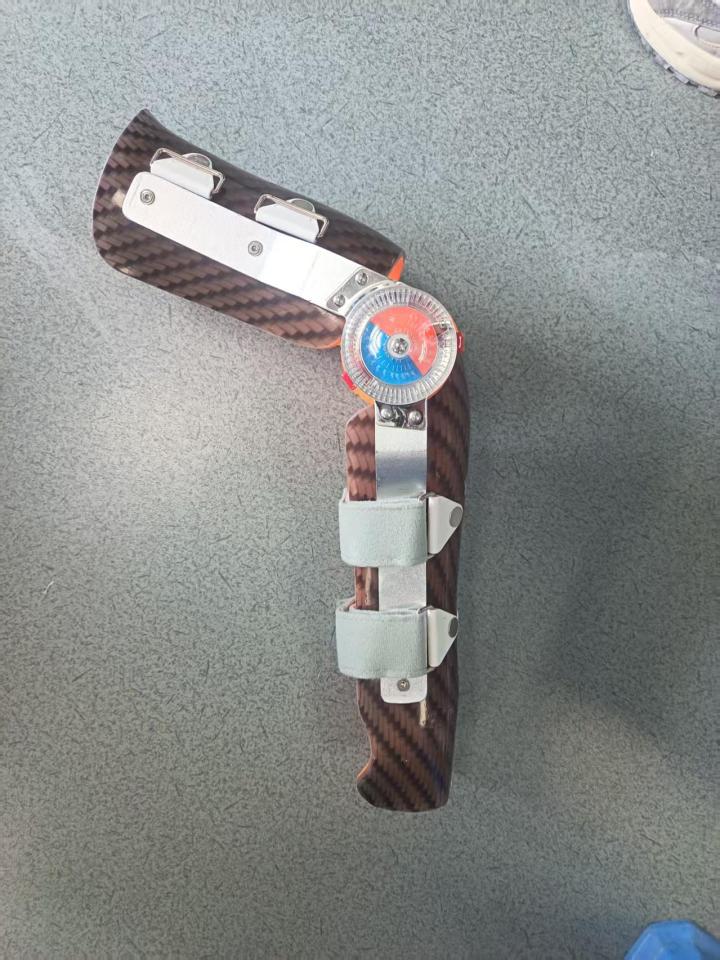 国内脊椎固定矫形器生产场景