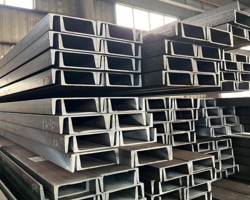 现代化槽钢生产车间