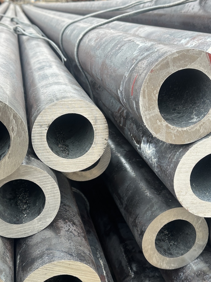 20#无缝钢管仓库实拍