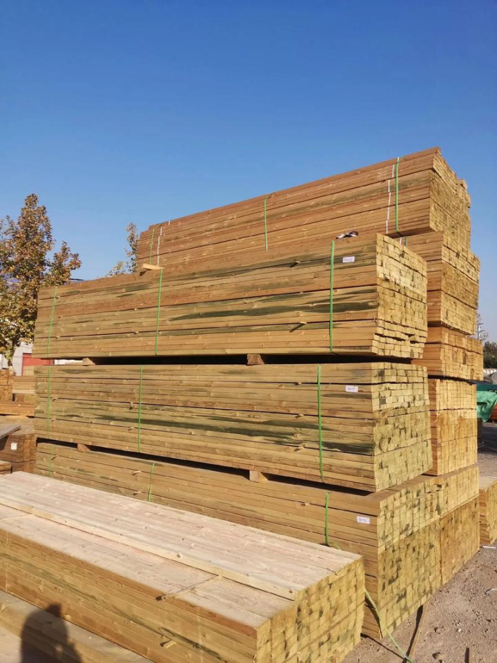 专业防腐木材料生产车间实景