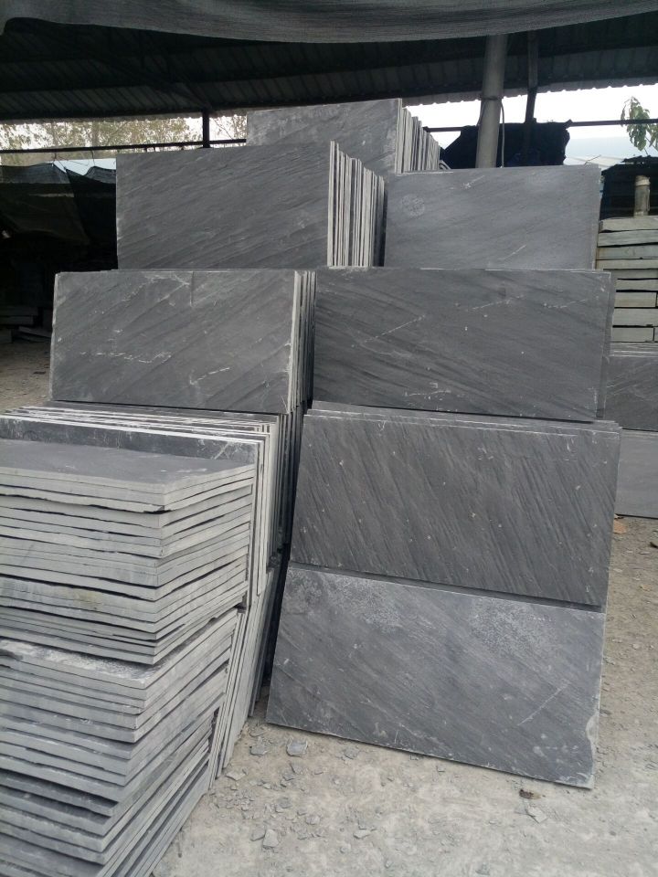 青石板矿山开采现场