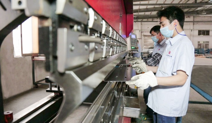 智能化输送机生产车间