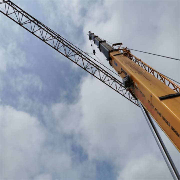 吊车高空作业图