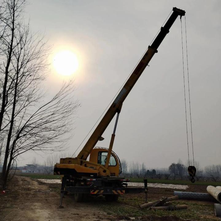 专业吊装团队作业现场