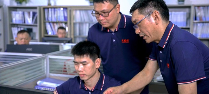良强机械生产车间实景