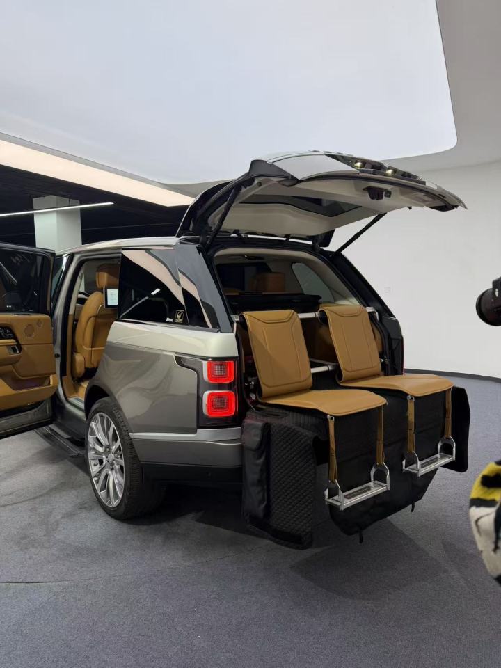 二手路虎揽胜行政巅峰创世加长展厅全景