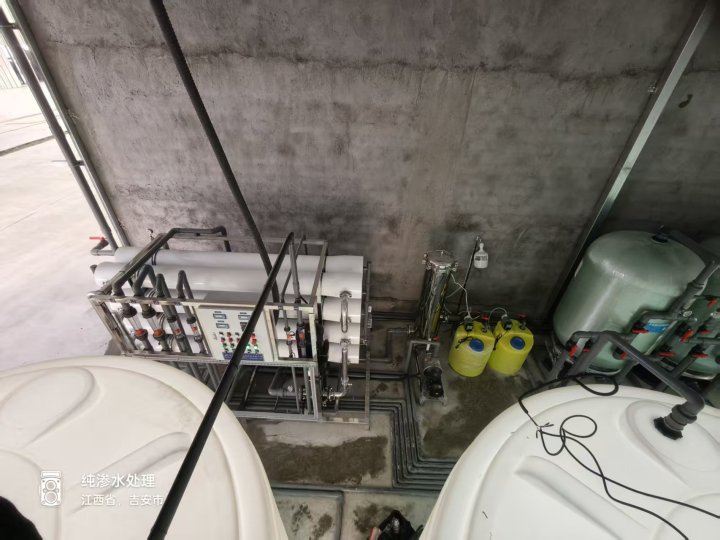 现代化纯水设备生产车间