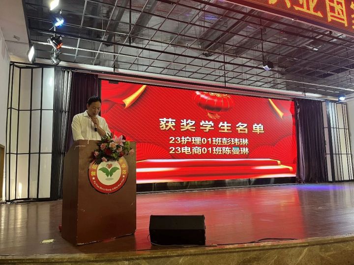 汽车维修实训场景