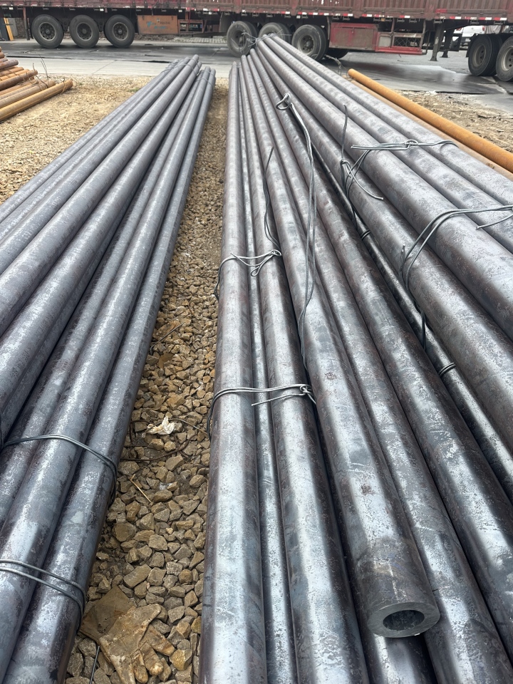 焊接无缝钢管成品仓库