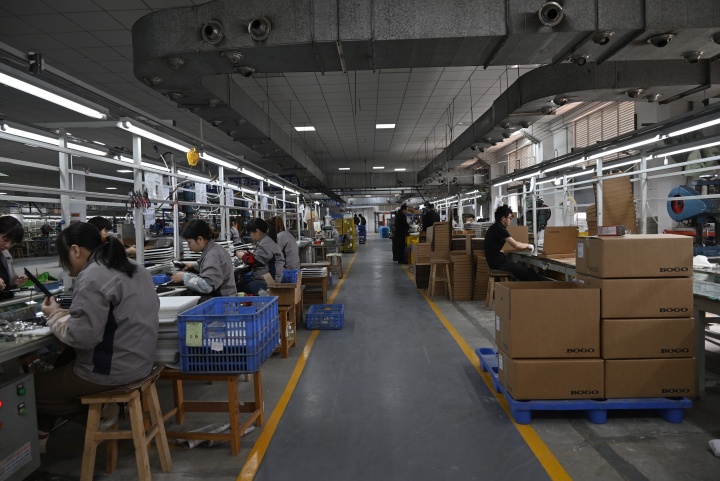 侧压窗配件生产工艺展示