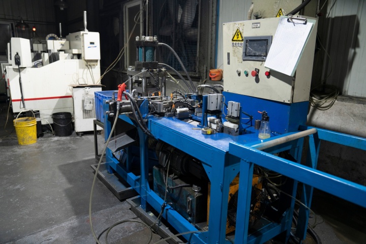 宝高门窗配件精密加工设备图