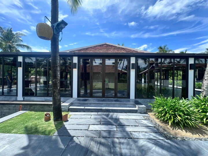 平开窗五金配件厂家安装现场展示