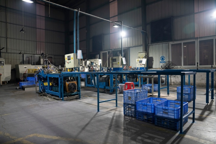 抗氧化门窗配件源头-企业生产实景