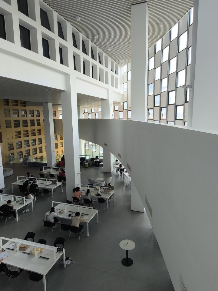 校企合作与实训场景