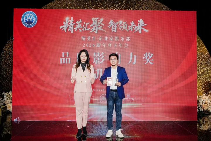 品牌定位与设计工作场景