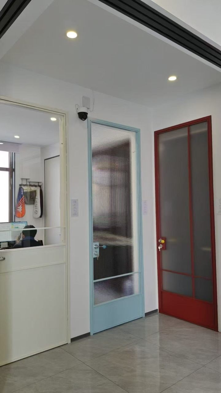 护墙板与门风格统一设计