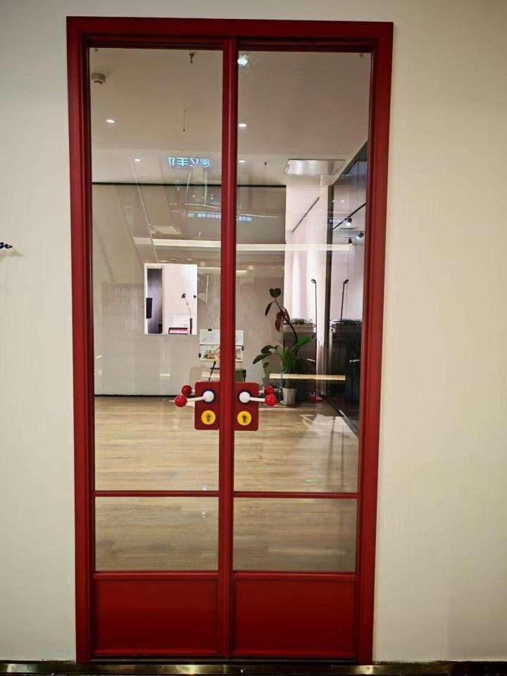 室内门工厂生产场景