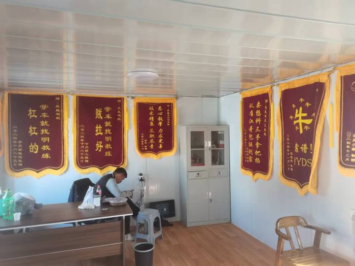 济南辰星驾校学员练习场景