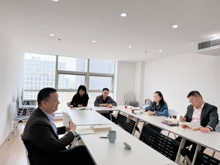 尹文老师在企业家课堂中互动讲解