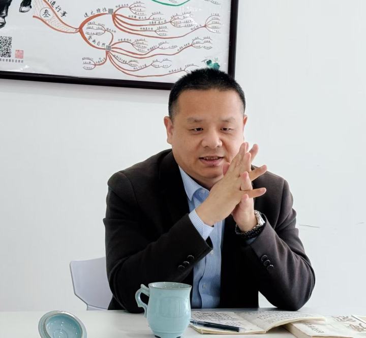 尹文老师主持高端读书会