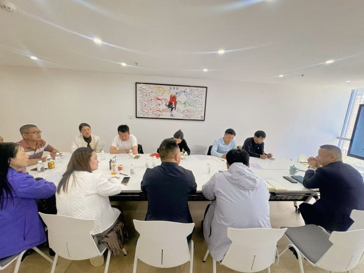 企业家道德经讲师在高端培训现场分享道家智慧