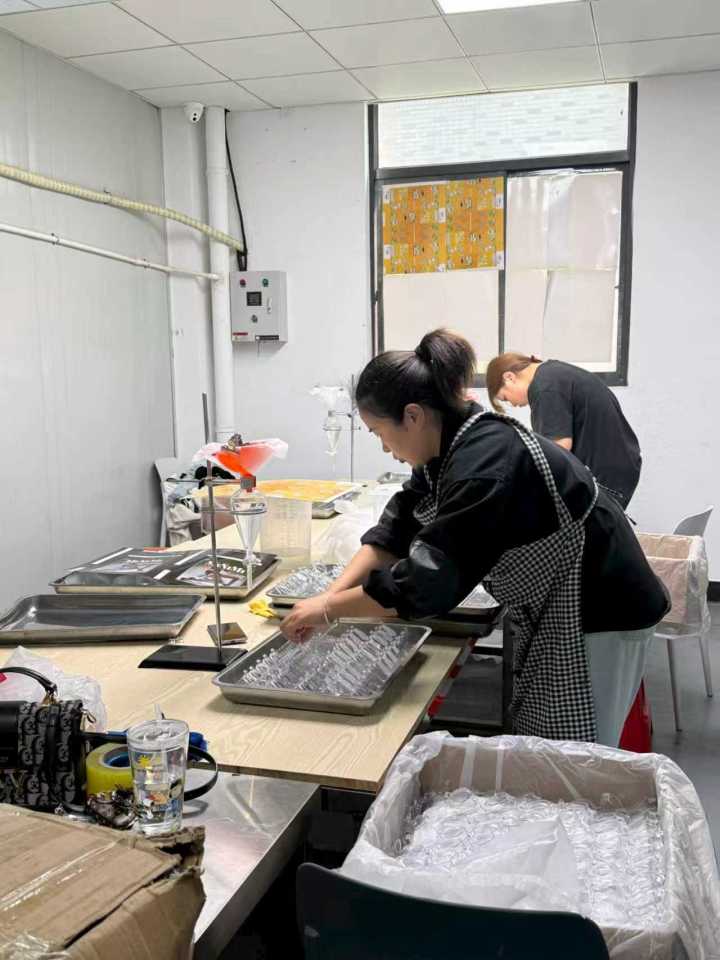 泳镜核心工艺与材质细节