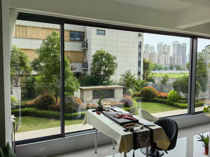 极窄内开窗与建筑外立面