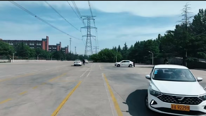 学员练车场景
